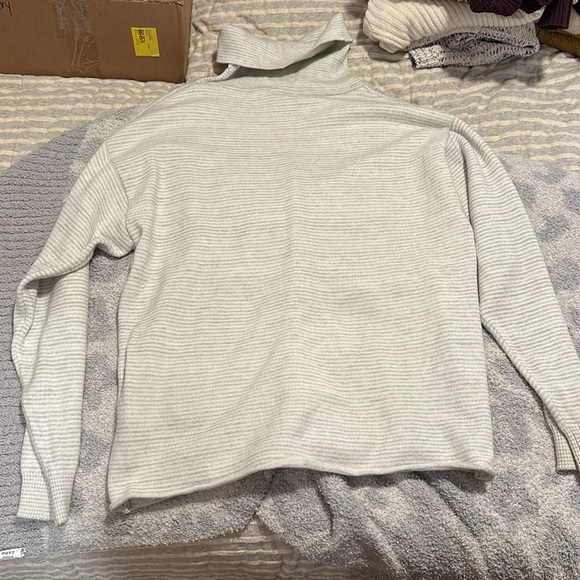 Striped sweater - Picture 4 of 4